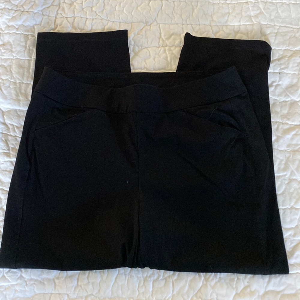 Chicos Travelers Collection Black Ankle Pants Chicos size 0.